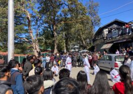 SFI: प्रदेश में बढ़ रहे नशे के कारोबार को लेकर नुक्कड़ नाटक के माध्यम से विश्विद्यालय के छात्रों को जागरूक! नशे के खिलाफ राज्यव्यापी अभियान