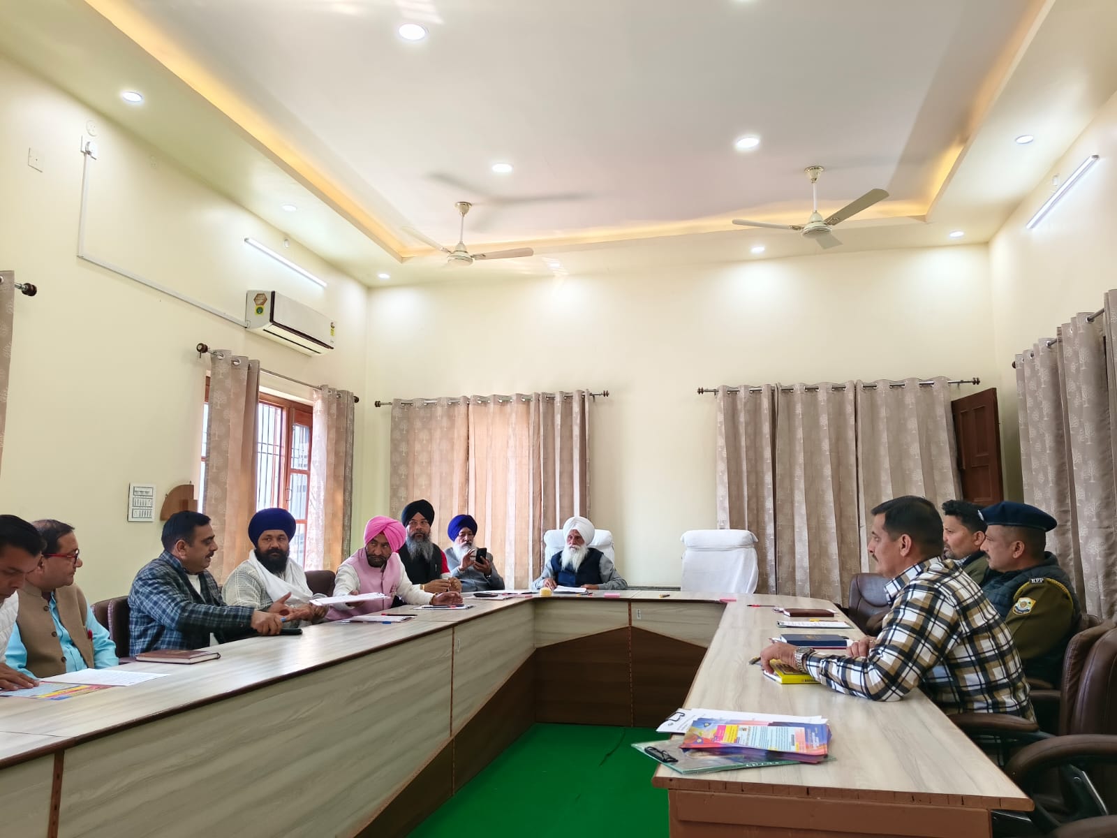 341वें होला मोहल्ला को लेकर पांवटा साहिब गुरुद्वारा में विशेष बैठक, प्रशासन ने दिया जरूरी व्यवस्थाएं सुनिश्चित करने का आश्वासन