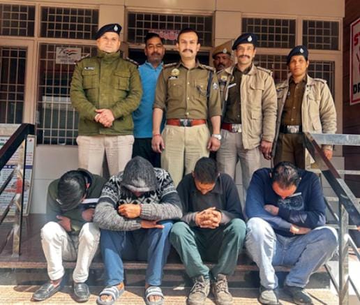 Himachal News : यहां भारी मात्रा में नशीली दवाओं की खेप के साथ 4 युवक गिरफ्तार! पुलिस एक्शन मोड में