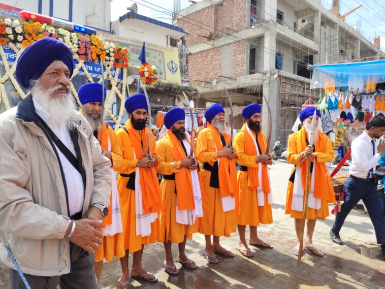 Paonta sahib : गुरू की नगरी मे होला मोहल्ला पर निकला भव्य नगर कीर्तन! प्राचीन युद्ध कला गतका का किया प्रदर्शन….