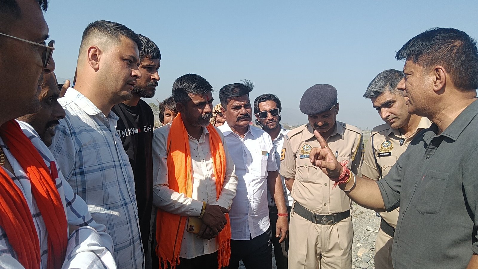पांवटा साहिब: यमुना किनारे कथित तौर पर गोवंश अवशेष मिलने से हंगामा! हिंदू संगठनों में गुस्सा, पुलिस जांच में जुटी