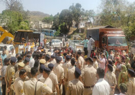 Himachal Pradesh : हाईड्रा की टक्कर से महिला की मौत, परिजनों का थाने पर हंगामा