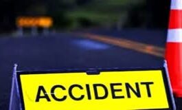 Accident In Himachal: तेज रफ्तार कार ने अखबार बांट रहे व्यक्ति को कुचला! फिर खंभे से टकराई