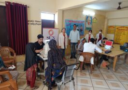 Paonta sahib : पातलियों में सन फार्मा ने लगाया निःशुल्क नेत्र जांच शिविर, 60 लोगों की हुई जांच