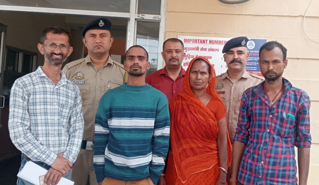 7 साल बाद मां की गोद में लौटा बिहार का मुकेश, भावुक पुनर्मिलन! समाजसेवी, एवं पत्रकार संजय कँवर का विशेष योगदान