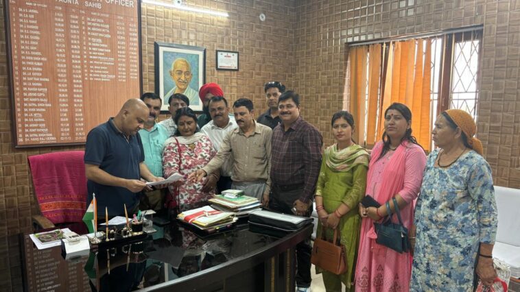 पांवटा साहिब में प्रधानों की बैठक: हिमाचल सरकार की नीतियों पर जताई नाराजगी…..