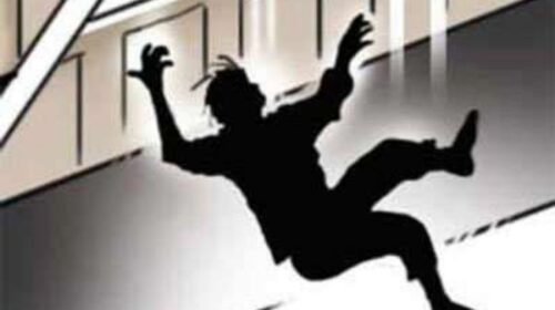 Himachal Pradesh : छत से गिरने से व्यक्ति की मौ+त, परिवार में छाया शोक