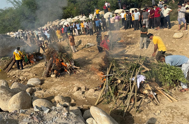 तीन अर्थियां, एक शोक – न्यूगल नदी ने छीन लिए घर के चिराग