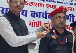 Paonta Sahib: दिल्ली में पूर्व DGP संजय सिंह ने सिरमौरी सिंघम नाथू राम चौहान को किया सम्मानित, नई ड्रेस में दिखे नए अवतार