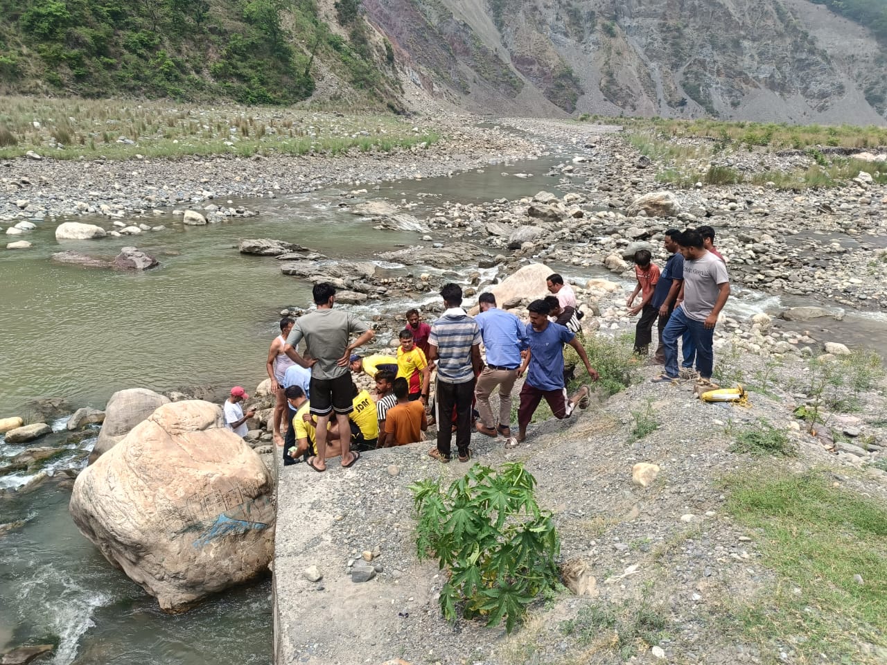 दर्दनाक! यमुना नदी में नहाते वक्त डूबा युवक, मौके पर ही हुई मौत