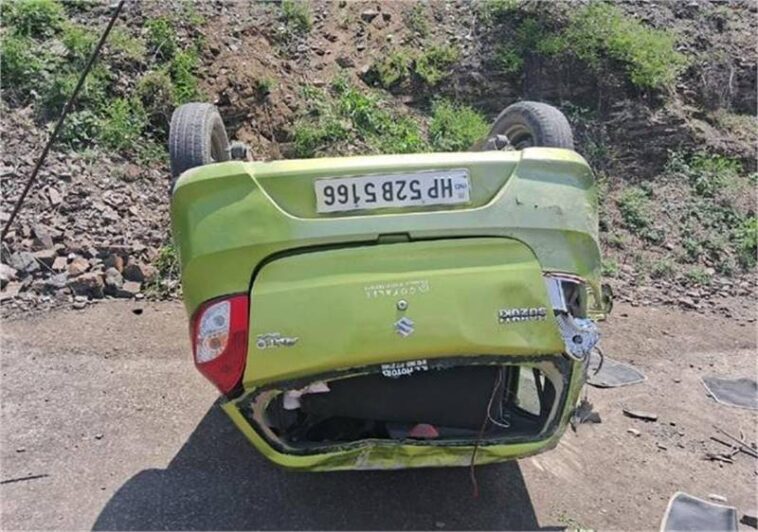 हिमाचल में भीषण हादसा: अनियंत्रित कार मकान की छत पर गिरी, डॉक्टर की मौके पर मौ+त
