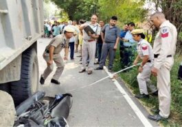 Accident In Himachal: भंडारा खाकर वापस लौट रहा था 25 वर्षीय युवक! रास्ते में टिप्पर से टकराया, शव के हुए कई टुकड़े
