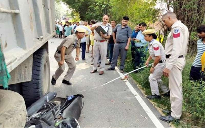 Accident In Himachal: भंडारा खाकर वापस लौट रहा था 25 वर्षीय युवक! रास्ते में टिप्पर से टकराया, शव के हुए कई टुकड़े