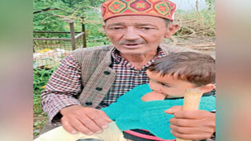 Himachal News: मासूम रेहान के लिए फरिश्ता बना 70 वर्षीय बुजुर्ग! 12 फीट गहरे टैंक में छलांग लगाकर बचाई जान