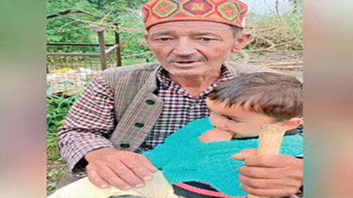 Himachal News: मासूम रेहान के लिए फरिश्ता बना 70 वर्षीय बुजुर्ग! 12 फीट गहरे टैंक में छलांग लगाकर बचाई जान