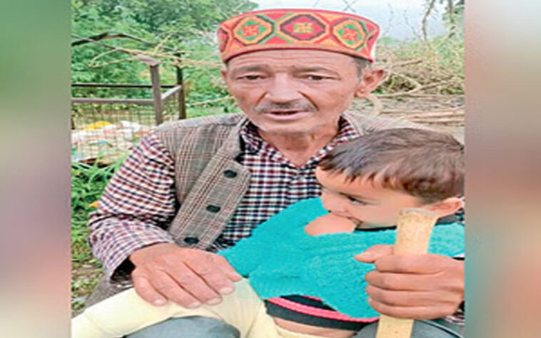 Himachal News: मासूम रेहान के लिए फरिश्ता बना 70 वर्षीय बुजुर्ग! 12 फीट गहरे टैंक में छलांग लगाकर बचाई जान