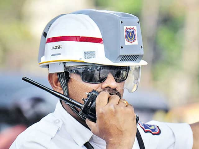एसी हेलमेट से राहत: अब चिलचिलाती गर्मी में भी ट्रैफिक पुलिस रखेगी सिर ठंडा