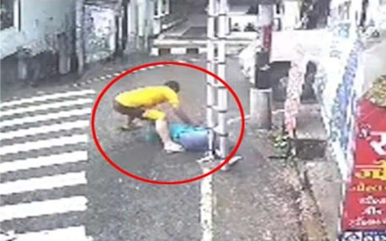 दुखद: बिजली के खंभे पर टीवी केबल लगा रहा था व्यक्ति! करंट लगने से गिरा, गई जान