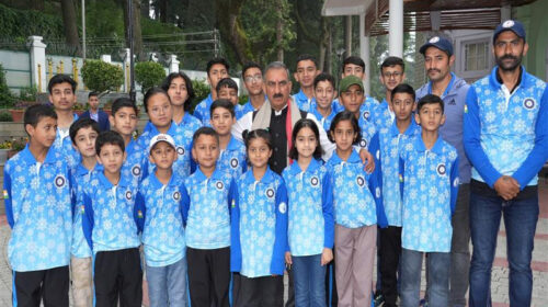 CM Sukhu: राष्ट्रीय आइस स्केटिंग चैंपियनशिप के लिए रवाना हुआ 60 खिलाड़ियों का दल! सीएम ने बढ़ाया हौसला