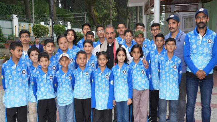 CM Sukhu: राष्ट्रीय आइस स्केटिंग चैंपियनशिप के लिए रवाना हुआ 60 खिलाड़ियों का दल! सीएम ने बढ़ाया हौसला