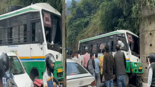 हिमाचल में निजी बस की ब्रेक फेल: बेकाबू होकर दीवार से टकराई, तीन यात्री जख्मी