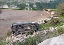 Accident In Himachal: सड़क से लुढ़क कर खेतों में पलटी कार! पति-पत्नी सहित तीन घायल