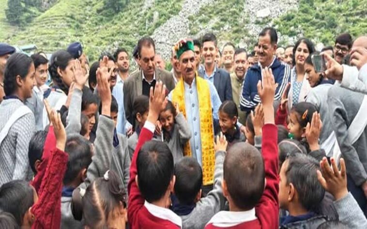 CM Sukhu: हिमाचल के इस सरकारी स्कूल में पहुंचे मुख्यमंत्री! बोले- छात्रों को व्यवहारिक ज्ञान प्रदान करें अध्यापक