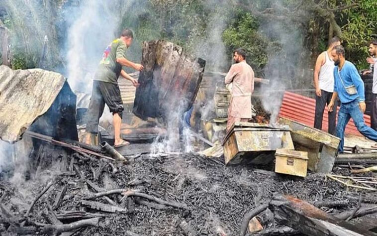 Himachal News Alert: घर की दूसरी मंजिल पर जोरदार धमाके के साथ फटा सिलेंडर! लाखों की संपत्ति स्वाह