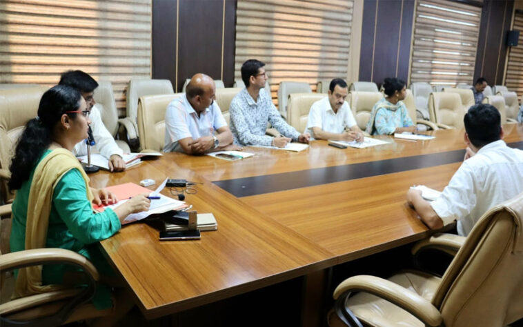 Sirmour News: स्वच्छ पेयजल उपलब्ध कराने के लिए नियमित जांच करेगा विभाग! डीसी ने दिए आदेश