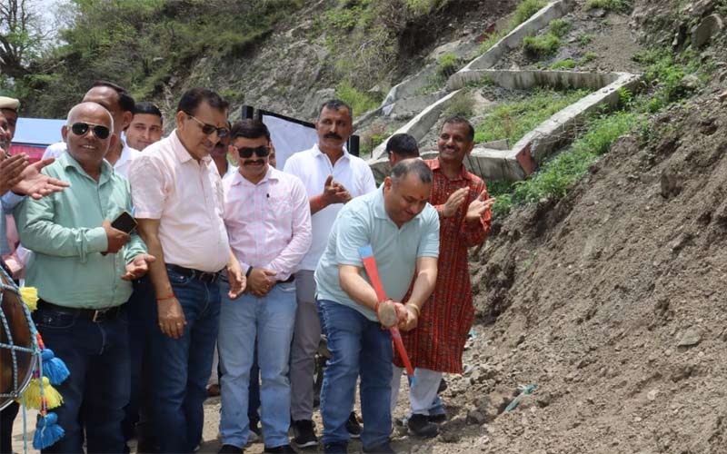 Sirmour News: उपाध्यक्ष विधानसभा ने किया 6 करोड़ 70 लाख रुपए से बनने वाली डडुआ- नाड्डी सड़क का शिलान्यास