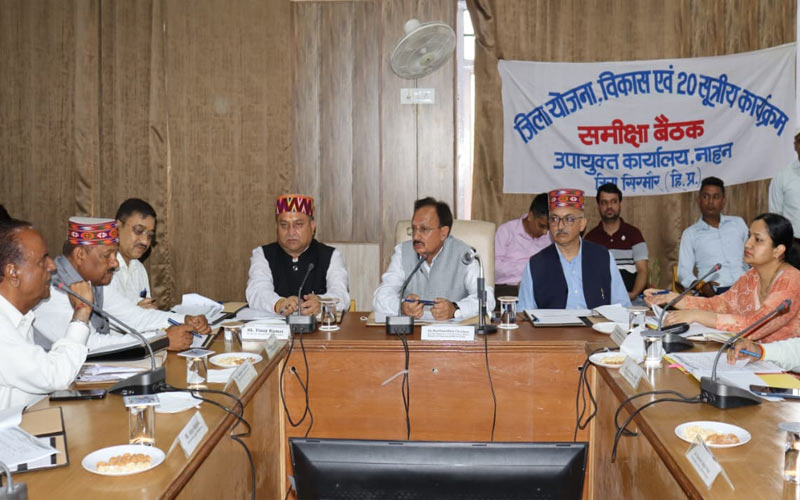 Sirmour News: जिला प्रशासन मानसून के लिए करें पुख्ता तैयारियां- हर्षवर्धन चौहान