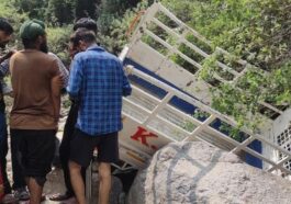 हिमाचल प्रदेश : शोक का साये मे गाँव! अंतिम संस्कार में जा रही जीप खाई में गिरने से दो की मौ+त, 20 घायल….
