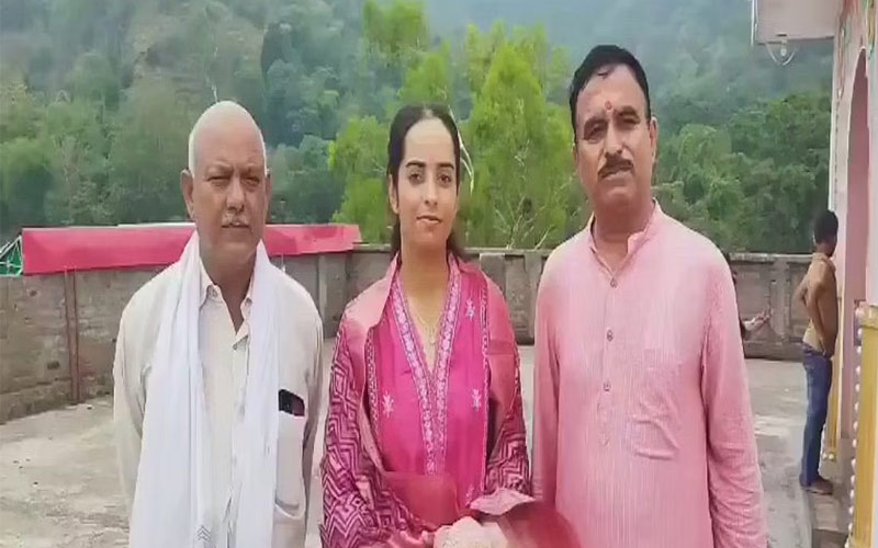 Achievement: बचपन से था देश भक्ति का जुनून! अब सेना में फ्लाइंग ऑफिसर बनी हिमाचल की बेटी मानसी