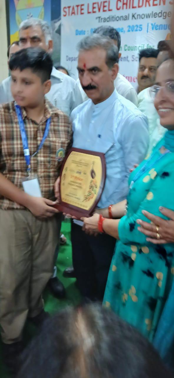 हिमाचल प्रदेश : राज्य स्तरीय बाल विज्ञान कांग्रेस में प्रतीक वशिष्ठ और मनरीत कौर को मिला सर्वश्रेष्ठ नवाचार मॉडल का सम्मान