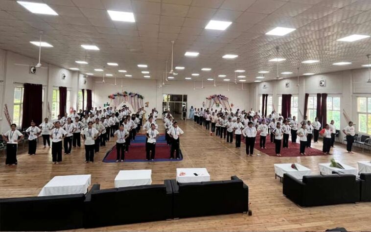 Sirmour News: माता पद्मावती नर्सिंग कॉलेज नाहन में मनाया अंतर्राष्ट्रीय योग दिवस! छात्राओं-शिक्षकों ने किया योगाभ्यास