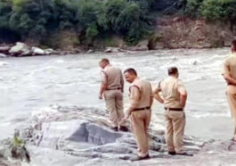 Himachal News Update: पुल से रावी नदी में कूदे व्यक्ति का दूसरे दिन भी नहीं लगा कोई सुराग! सर्च अभियान जारी