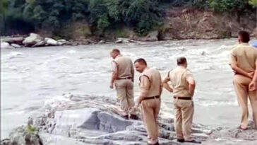 Himachal News Update: पुल से रावी नदी में कूदे व्यक्ति का दूसरे दिन भी नहीं लगा कोई सुराग! सर्च अभियान जारी