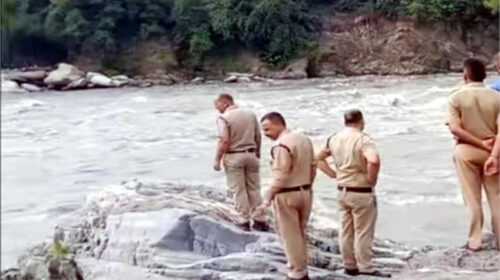 Himachal News Update: पुल से रावी नदी में कूदे व्यक्ति का दूसरे दिन भी नहीं लगा कोई सुराग! सर्च अभियान जारी