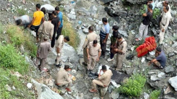 HP News: हिमाचल में यहां मिला जल शक्ति विभाग के जेई का शव! क्षेत्र में फैली सनसनी, पोस्टमार्टम रिपोर्ट खोलेगी मौत का राज