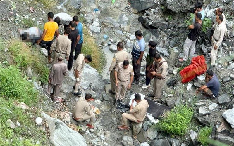 HP News: हिमाचल में यहां मिला जल शक्ति विभाग के जेई का शव! क्षेत्र में फैली सनसनी, पोस्टमार्टम रिपोर्ट खोलेगी मौत का राज