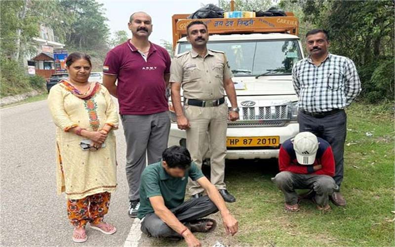 Himachal Crime News: बोलेरो पिकअप में चरस ले जाते पकड़े दो तस्कर! एसआईयू ने जाल बिछाकर ऐसे किए काबू