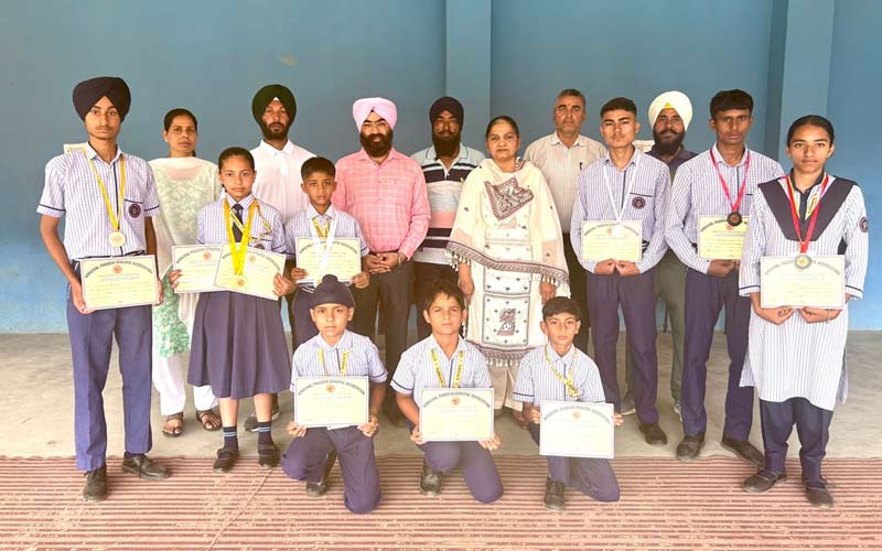Paonta Sahib: राज्य स्तरीय एथलेटिक्स प्रतियोगिता में छाए गुरु नानक मिशन पब्लिक स्कूल के नन्हे धावक