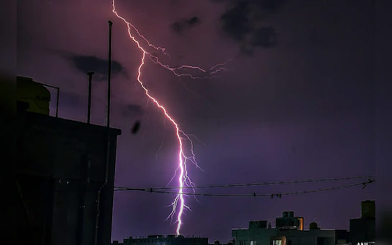 हिमाचल में दुखद घटना: खेतों में काम करते गिरी आसमानी बिजली! व्यक्ति की गई जान