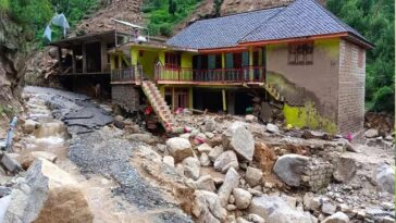Himachal Cloud Burst : हिमाचल में बादल फटने से अब तक 10 लोगों की मौत! 34 लापता, 61 लोग प्रभावित