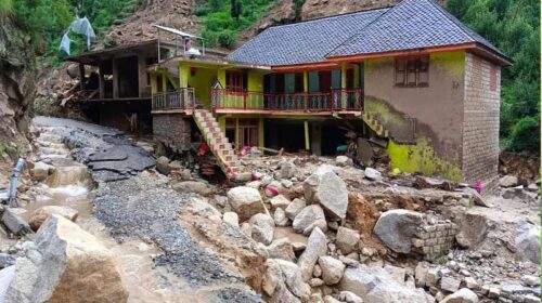 Himachal Cloud Burst : हिमाचल में बादल फटने से अब तक 10 लोगों की मौत! 34 लापता, 61 लोग प्रभावित