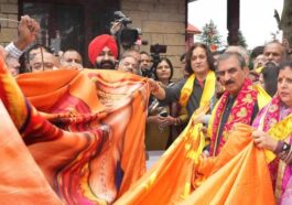 HP News: जाखू मंदिर में 108 फीट ऊंची ध्वाजा स्थापित! सीएम ने लिया भाग, बोले- बेझिझक हिमाचल आए टूरिस्ट