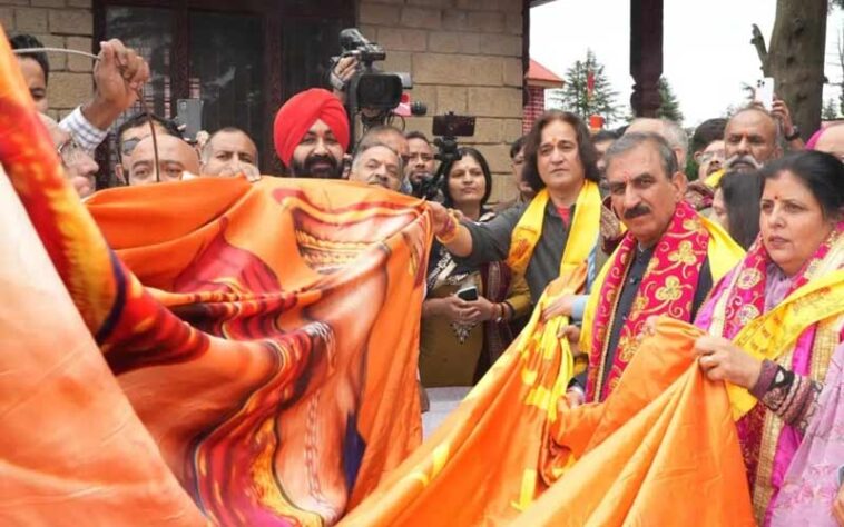 HP News: जाखू मंदिर में 108 फीट ऊंची ध्वाजा स्थापित! सीएम ने लिया भाग, बोले- बेझिझक हिमाचल आए टूरिस्ट