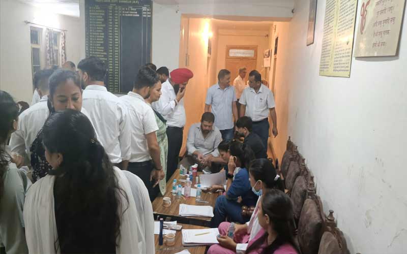 Paonta Sahib : बार एसोसिएशन पांवटा में 134 लोगों की हुई स्वास्थ्य जांच! जे सी जुनेजा के सहयोग से सफल बना शिविर