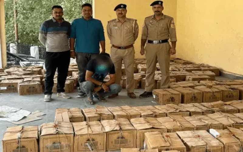 Himachal Crime News: हिमाचल में ट्रक से पकड़ी 235 पेटी विदेशी शराब! लेह में होनी थी सप्लाई
