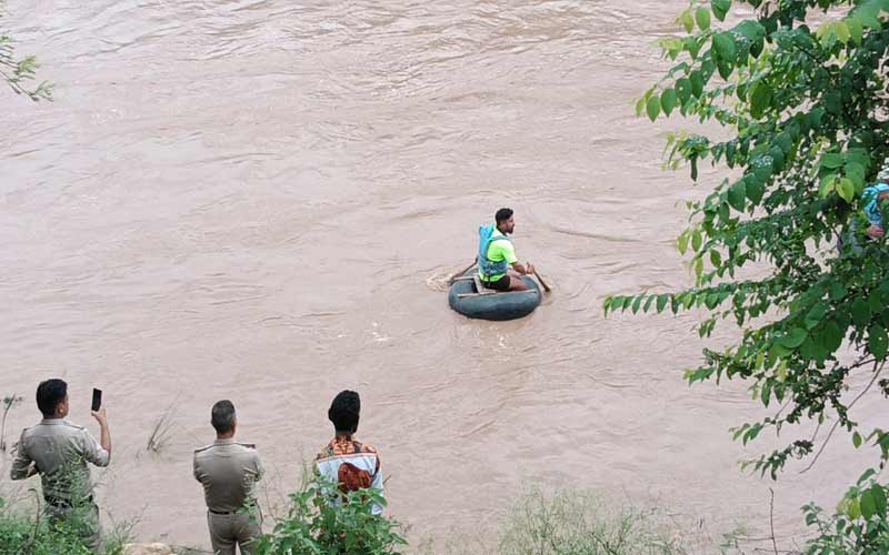 Paonta Sahib : दूसरे दिन भी नहीं मिला बाता नदी में डूबा 40 वर्षीय व्यक्ति! रेस्क्यू जारी….